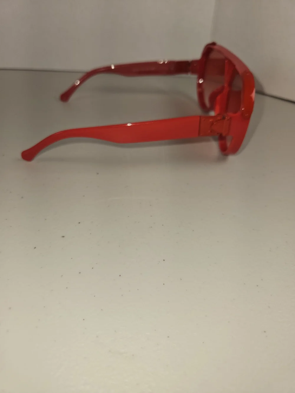 2020 Italy Design 20226 Red Shield Aviator Sunglasses Like New
